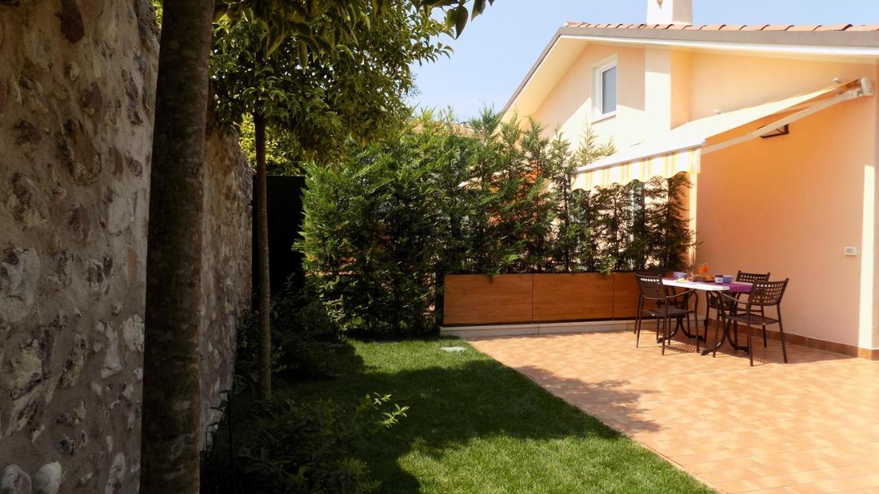 Millyholidays - Apartment Lilla - Center - Nearby Beach - Private Garden - Spa Pool Bardolino Kültér fotó