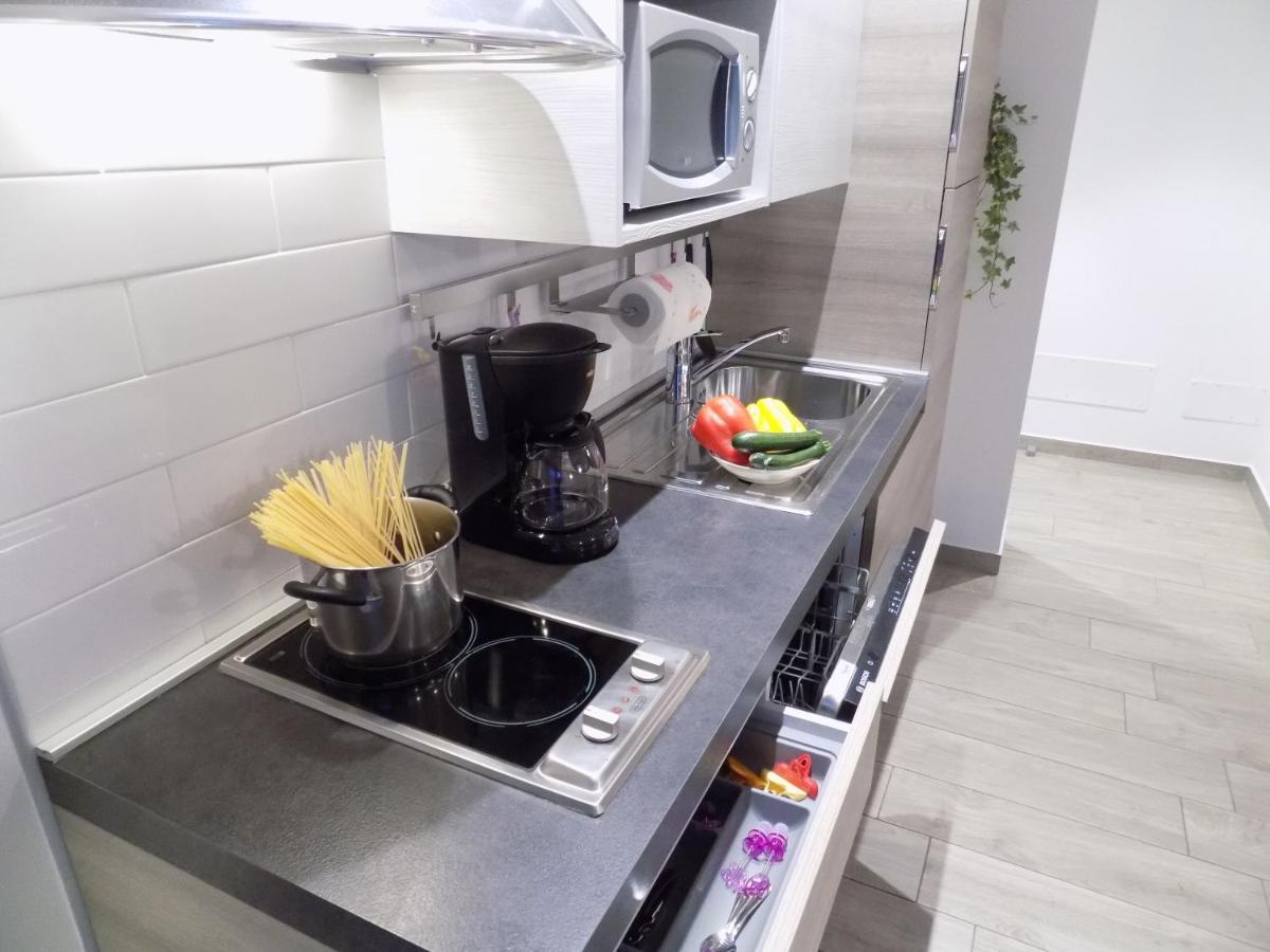 Millyholidays - Apartment Lilla - Center - Nearby Beach - Private Garden - Spa Pool Bardolino Kültér fotó