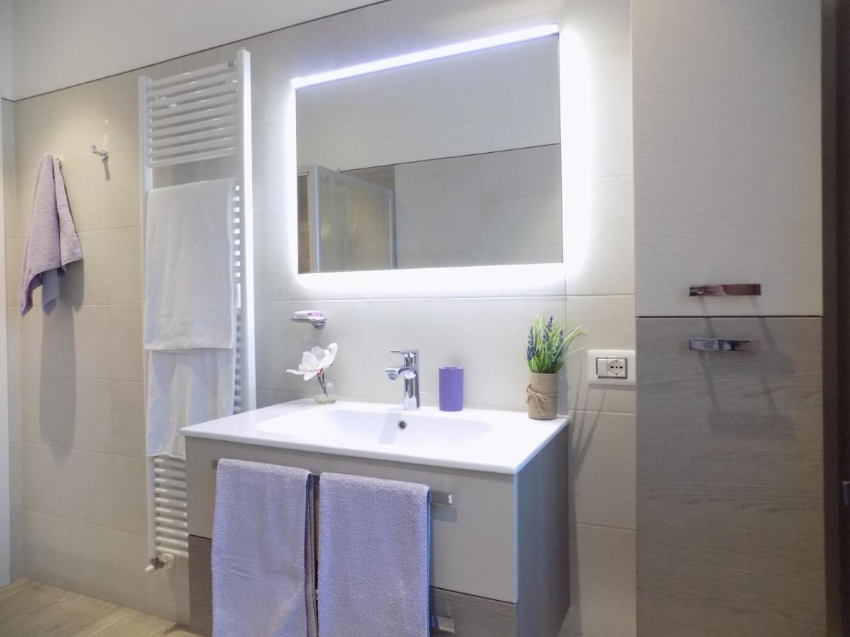 Millyholidays - Apartment Lilla - Center - Nearby Beach - Private Garden - Spa Pool Bardolino Kültér fotó