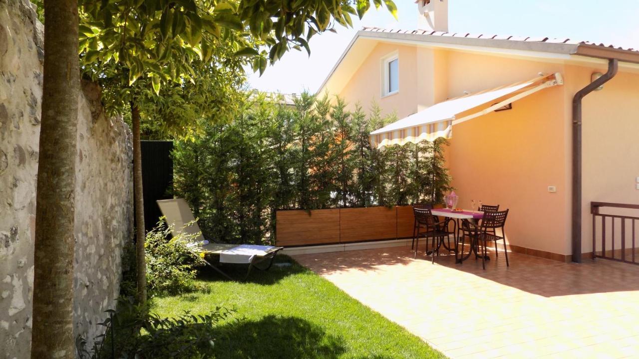 Millyholidays - Apartment Lilla - Center - Nearby Beach - Private Garden - Spa Pool Bardolino Kültér fotó